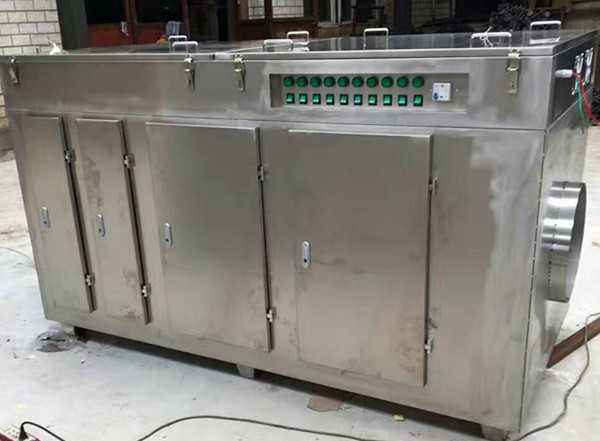 UV光解設備，是廢氣處理中比較常見的設備之一，成本低，占地面積小，能有效除臭。